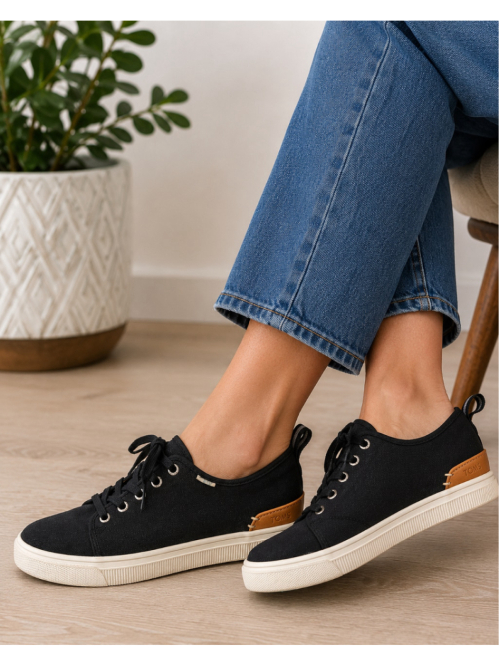 TOMS TRVL Lite Black Canvas Lace Up Sneakers Women's Size 7.5